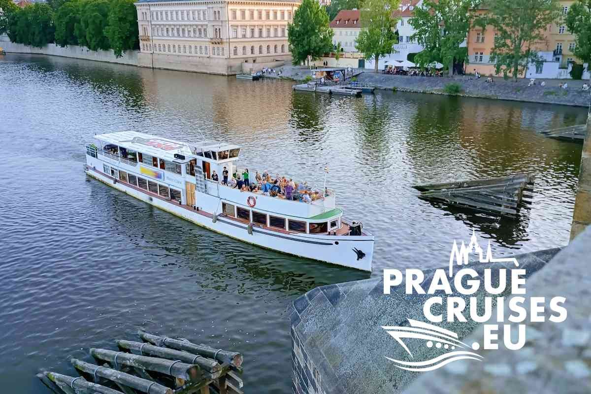 Novinka v nabídce 2025: Večerní plavba s tříchodovou večeří